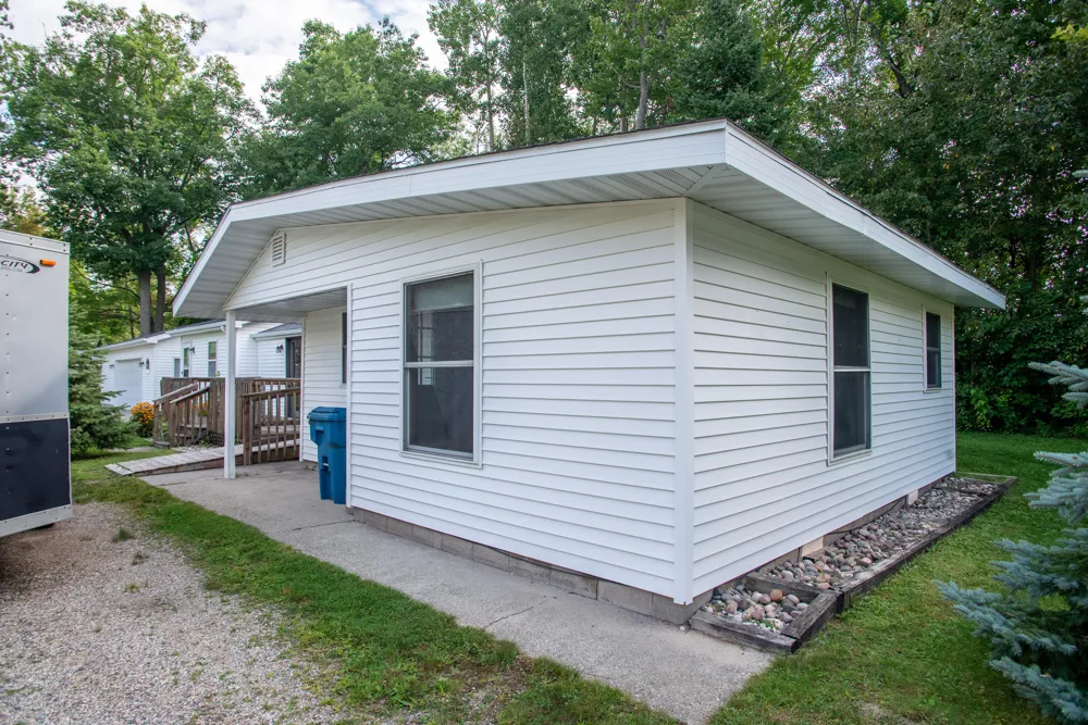 104 Dale Drive Houghton Lake, MI 48629