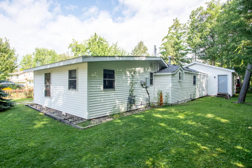 104 Dale Drive Houghton Lake, MI 48629