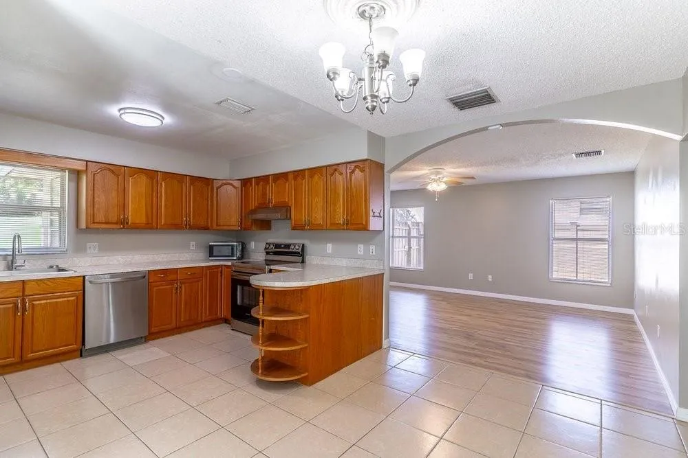617 E 1ST STREET Apopka, FL 32703