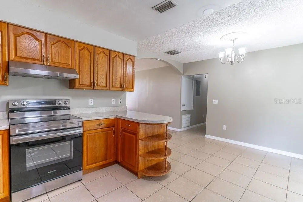 617 E 1ST STREET Apopka, FL 32703