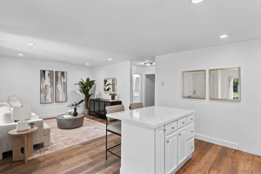 13754 Mango Dr #103 Del Mar, CA 92014