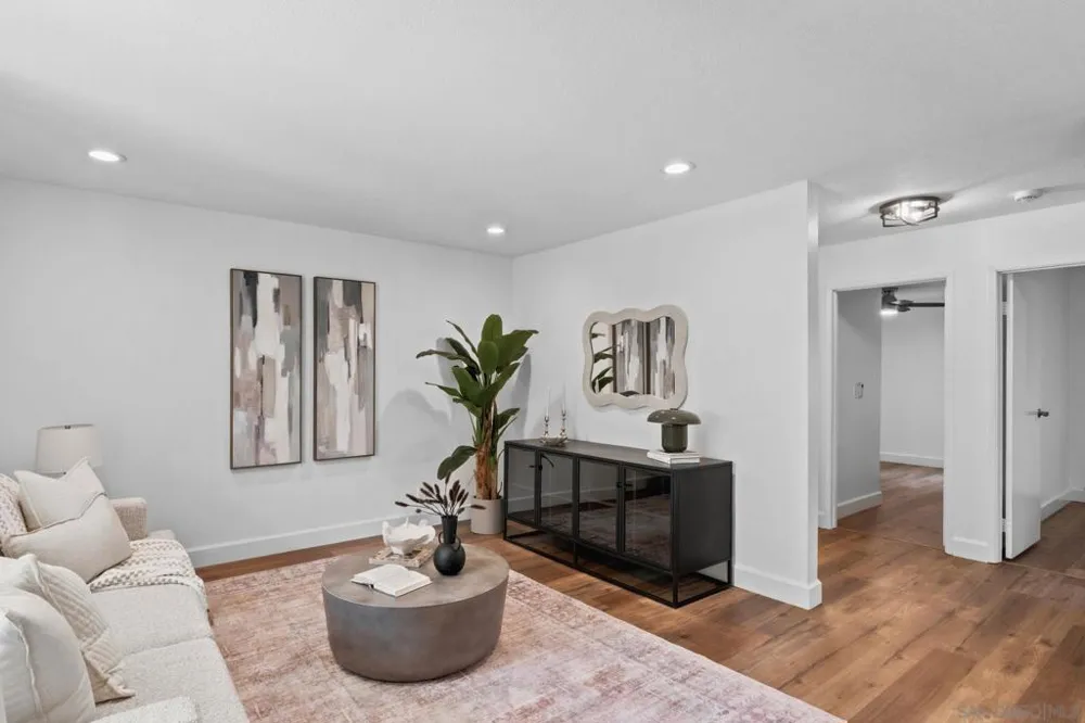 13754 Mango Dr #103 Del Mar, CA 92014