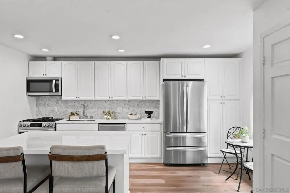 13754 Mango Dr #103 Del Mar, CA 92014