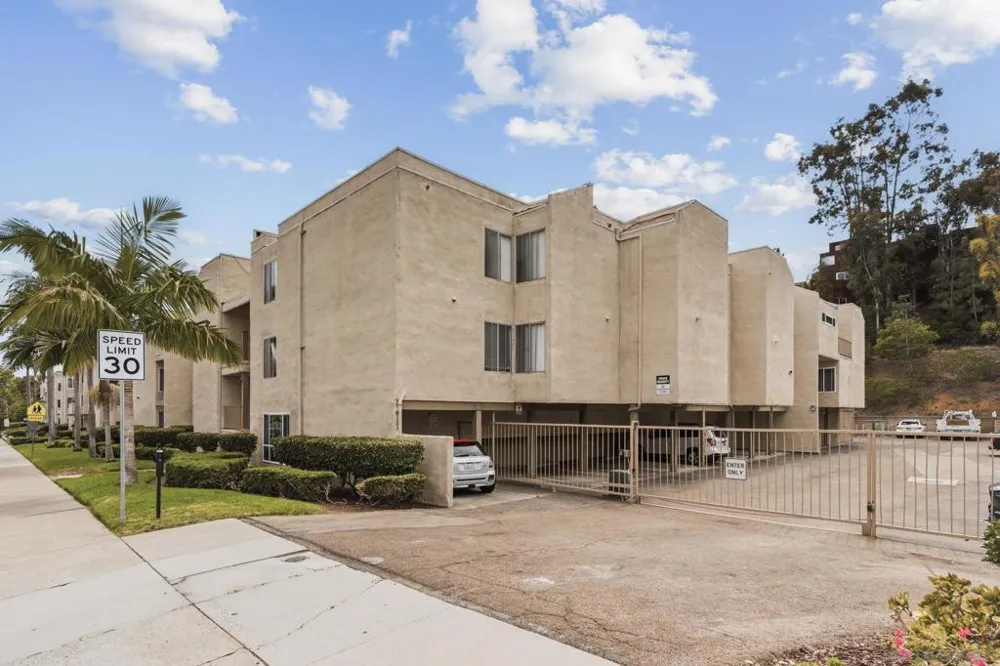13754 Mango Dr #103 Del Mar, CA 92014