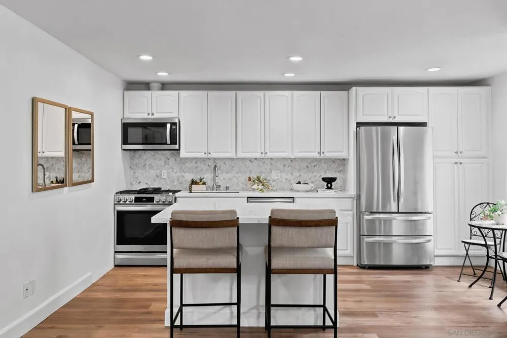 13754 Mango Dr #103 Del Mar, CA 92014
