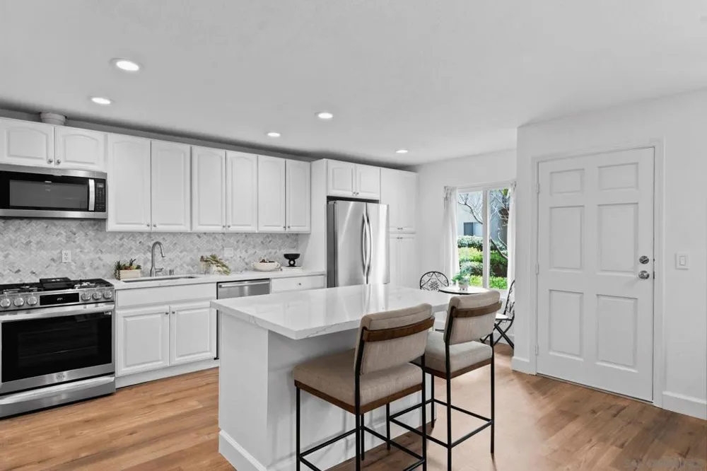 13754 Mango Dr #103 Del Mar, CA 92014