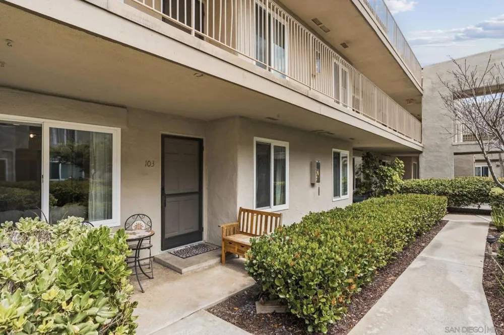 13754 Mango Dr #103 Del Mar, CA 92014
