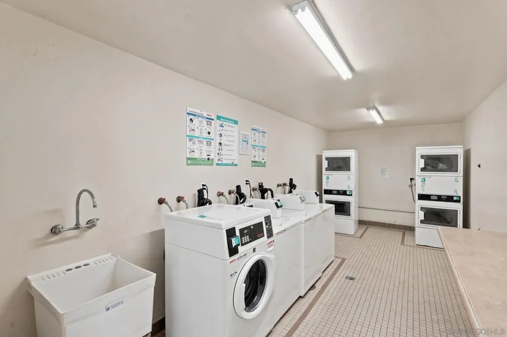 13754 Mango Dr #103 Del Mar, CA 92014