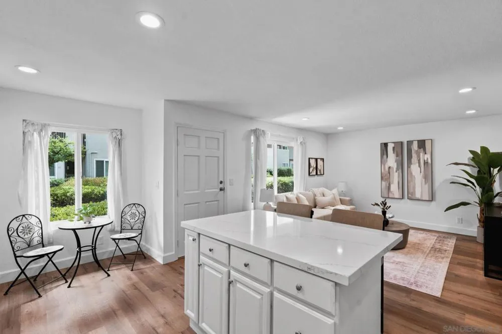 13754 Mango Dr #103 Del Mar, CA 92014