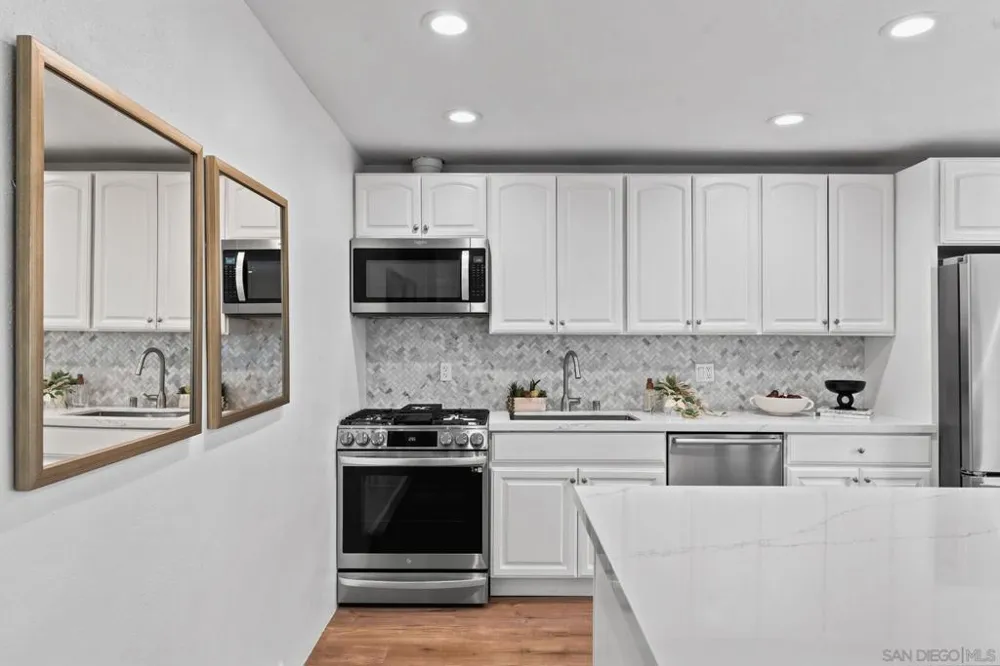 13754 Mango Dr #103 Del Mar, CA 92014