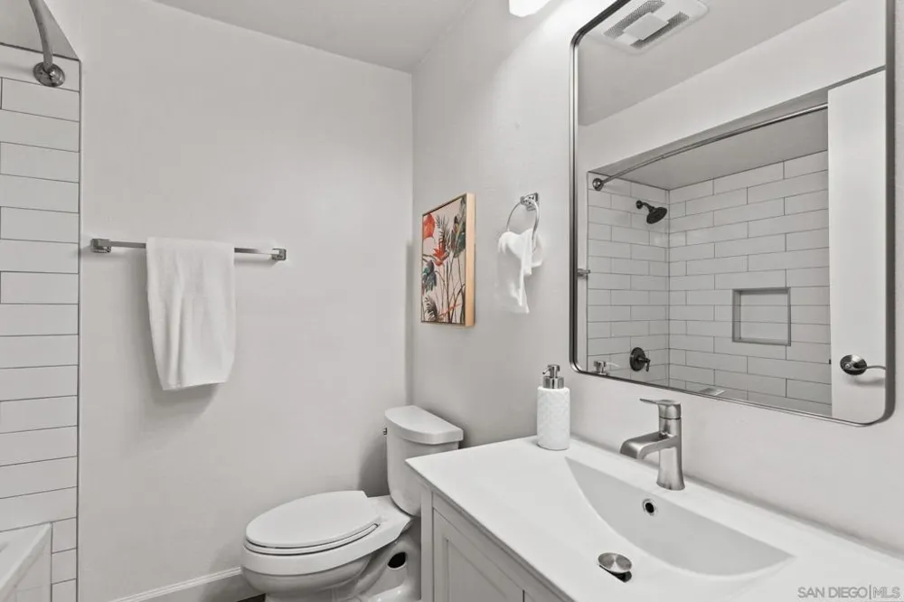 13754 Mango Dr #103 Del Mar, CA 92014