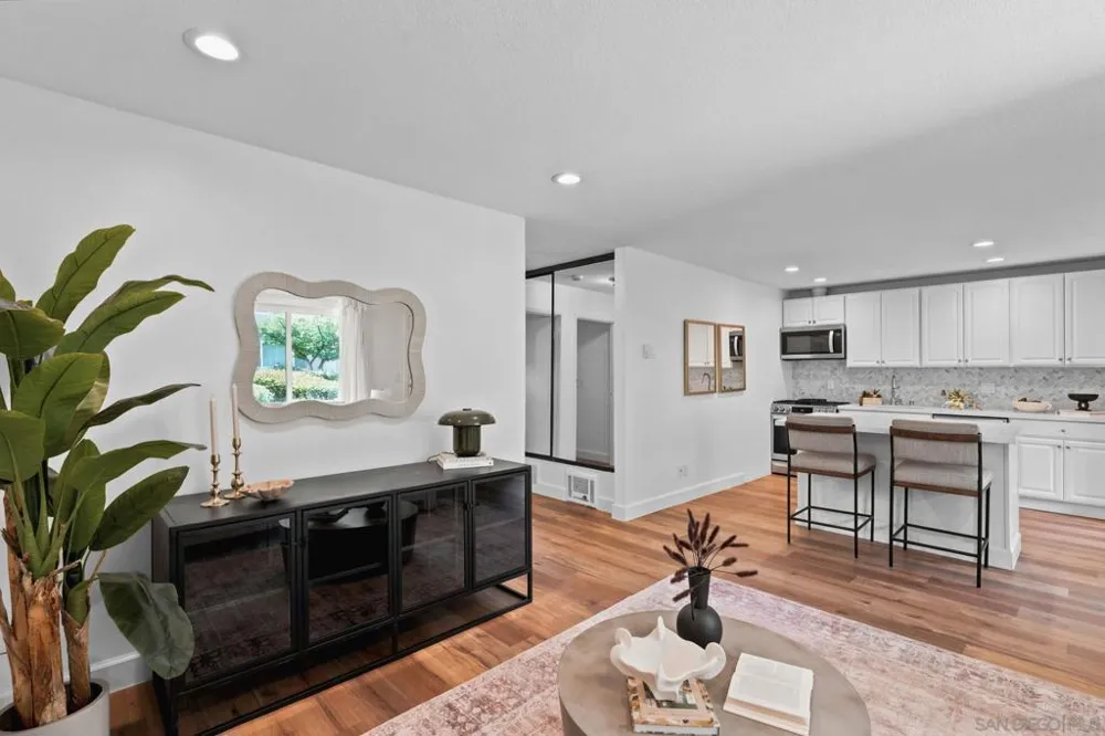 13754 Mango Dr #103 Del Mar, CA 92014