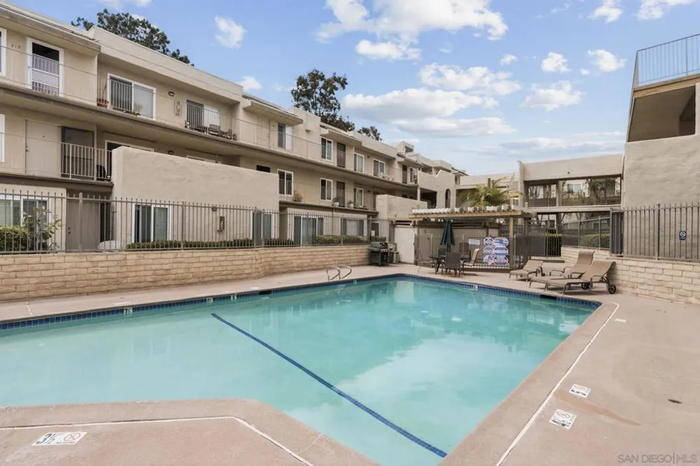 13754 Mango Dr #103 Del Mar, CA 92014