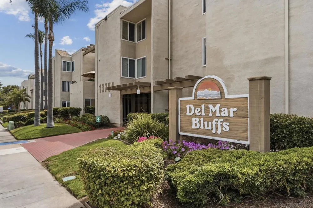 13754 Mango Dr #103 Del Mar, CA 92014