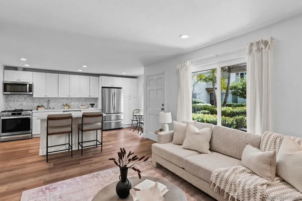 13754 Mango Dr #103 Del Mar, CA 92014