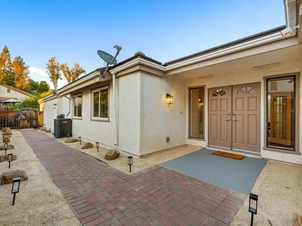 1817 Castle Escondido, CA 92029