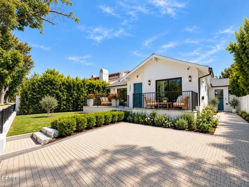 10332 Woodbridge Street Toluca Lake, CA 91602