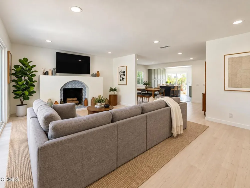 10332 Woodbridge Street Toluca Lake, CA 91602