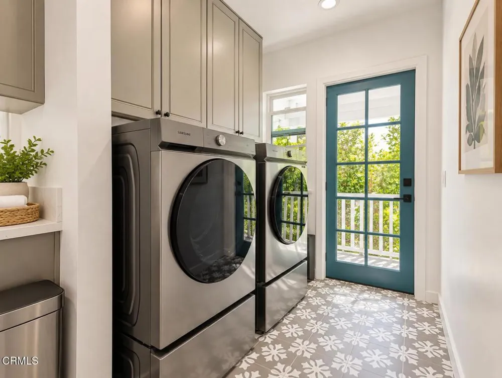 10332 Woodbridge Street Toluca Lake, CA 91602