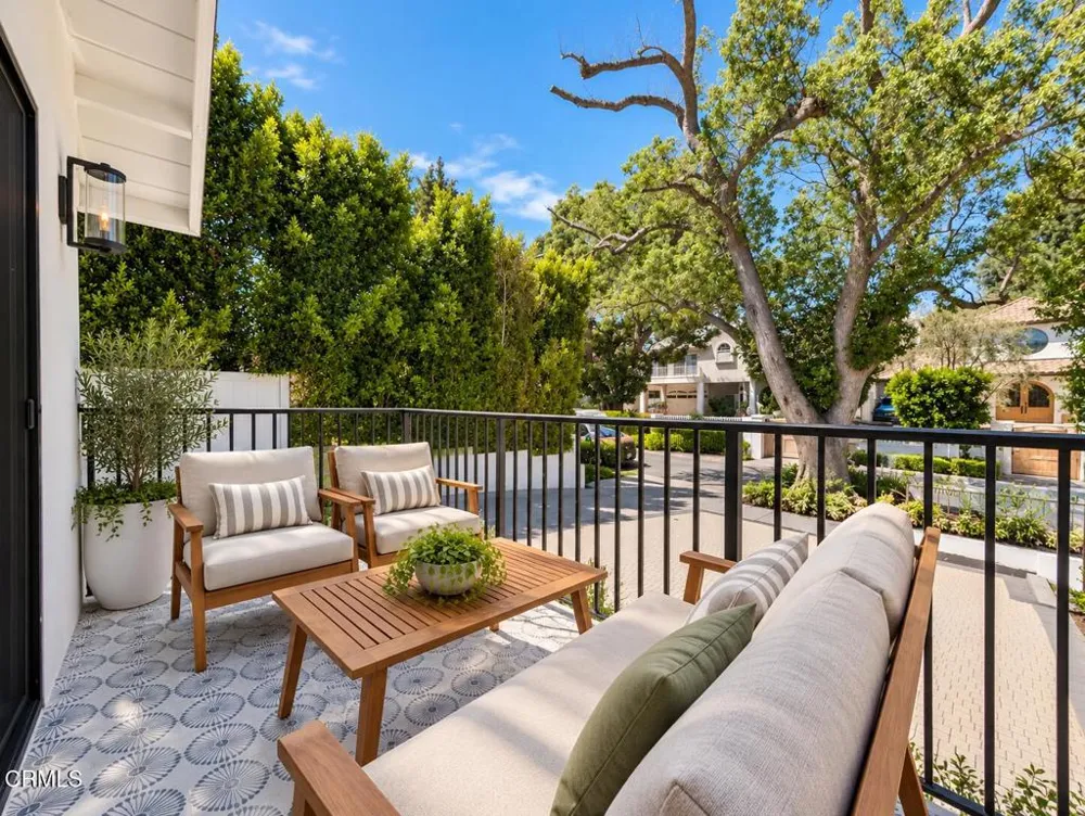 10332 Woodbridge Street Toluca Lake, CA 91602