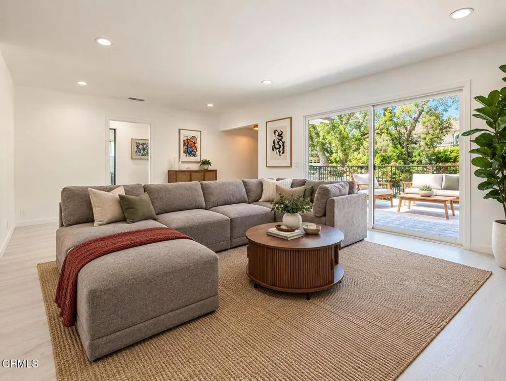 10332 Woodbridge Street Toluca Lake, CA 91602
