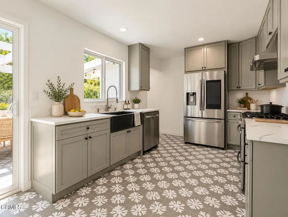 10332 Woodbridge Street Toluca Lake, CA 91602