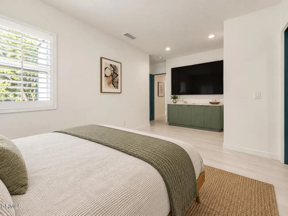 10332 Woodbridge Street Toluca Lake, CA 91602