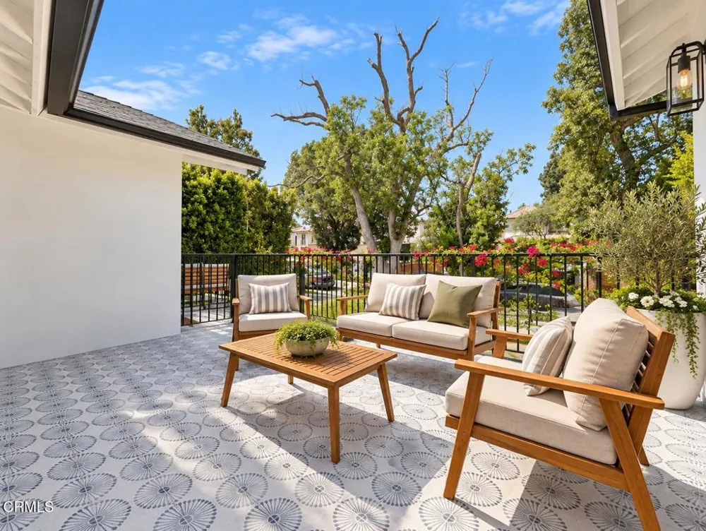 10332 Woodbridge Street Toluca Lake, CA 91602