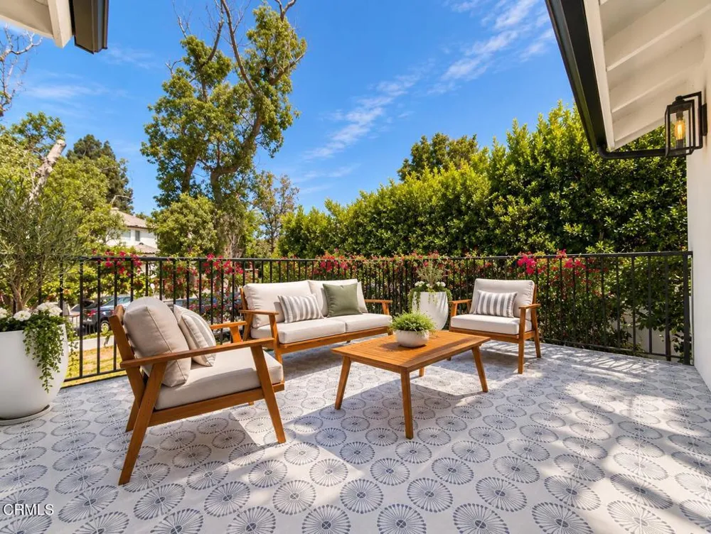 10332 Woodbridge Street Toluca Lake, CA 91602