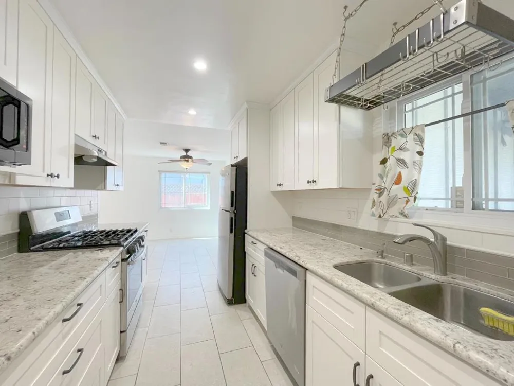 32233 Crest Lane Union City, CA 94587