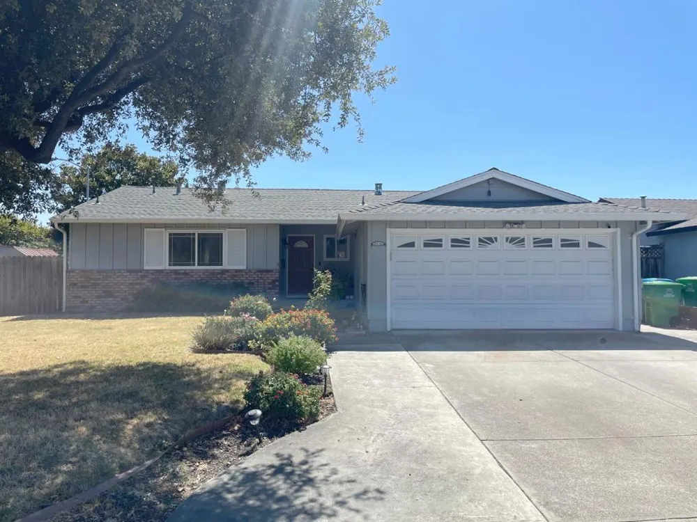 32233 Crest Lane Union City, CA 94587