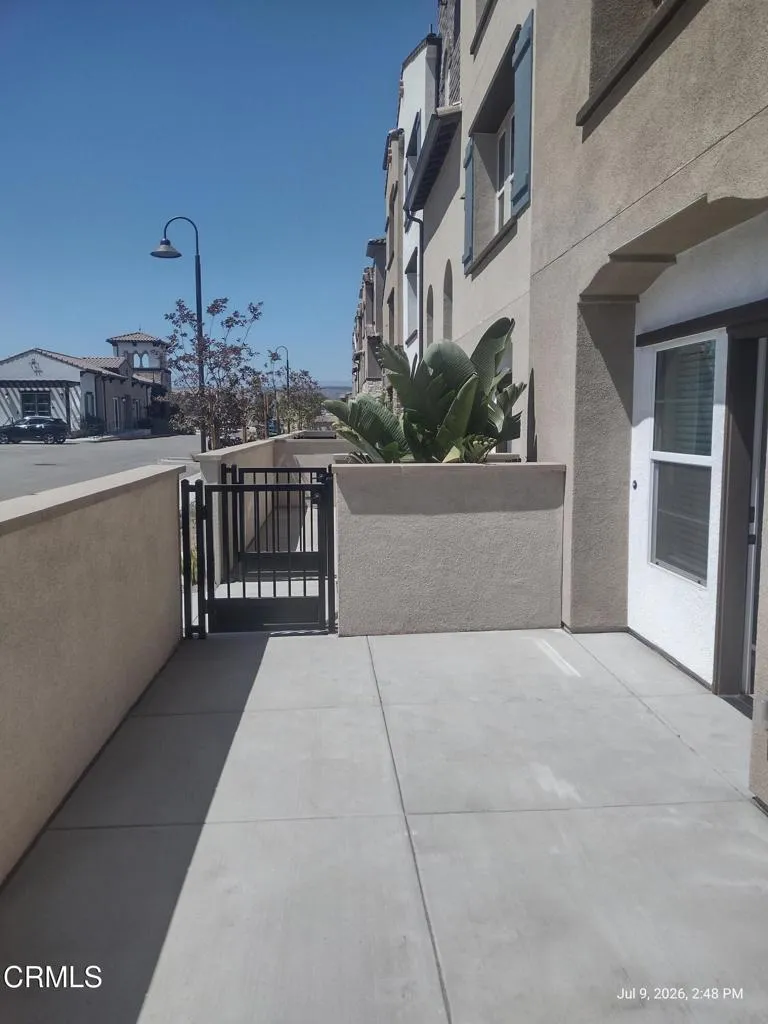 557 Via Vallarta Camarillo, CA 93012