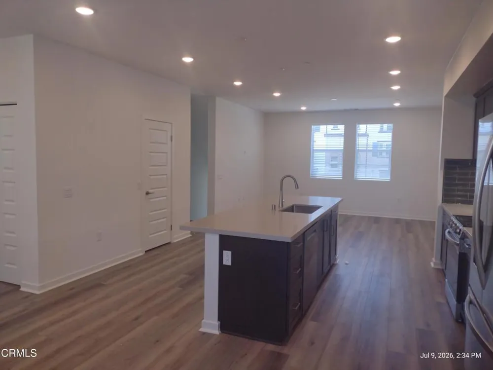 557 Via Vallarta Camarillo, CA 93012
