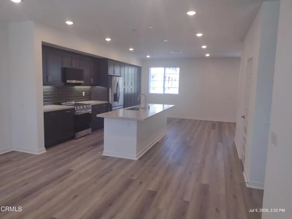 557 Via Vallarta Camarillo, CA 93012