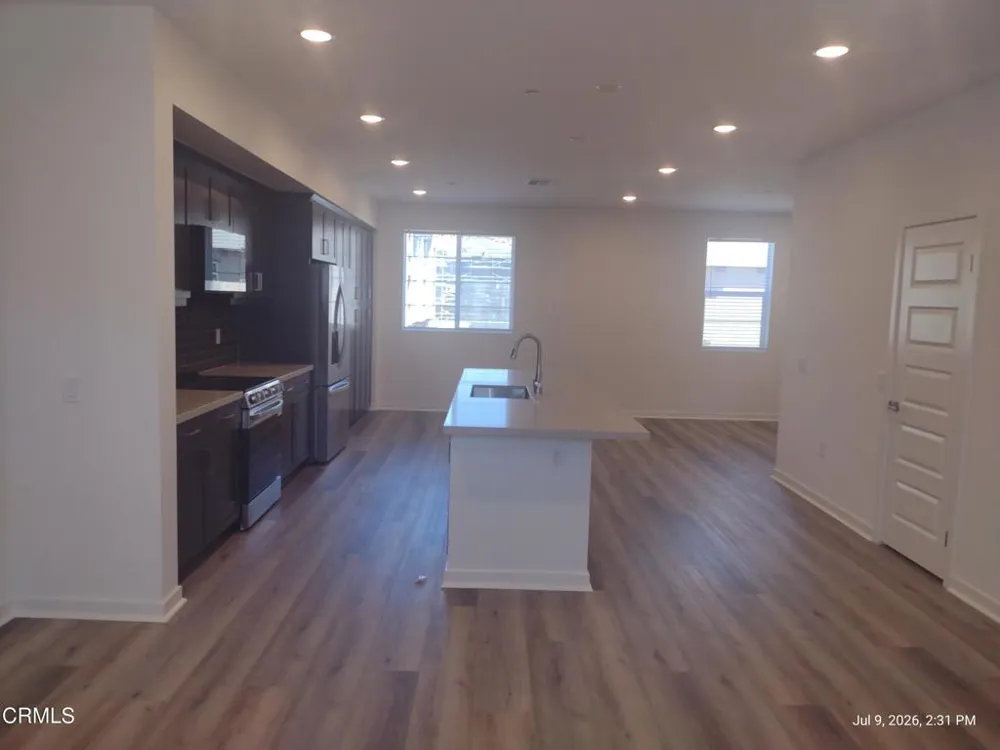 557 Via Vallarta Camarillo, CA 93012