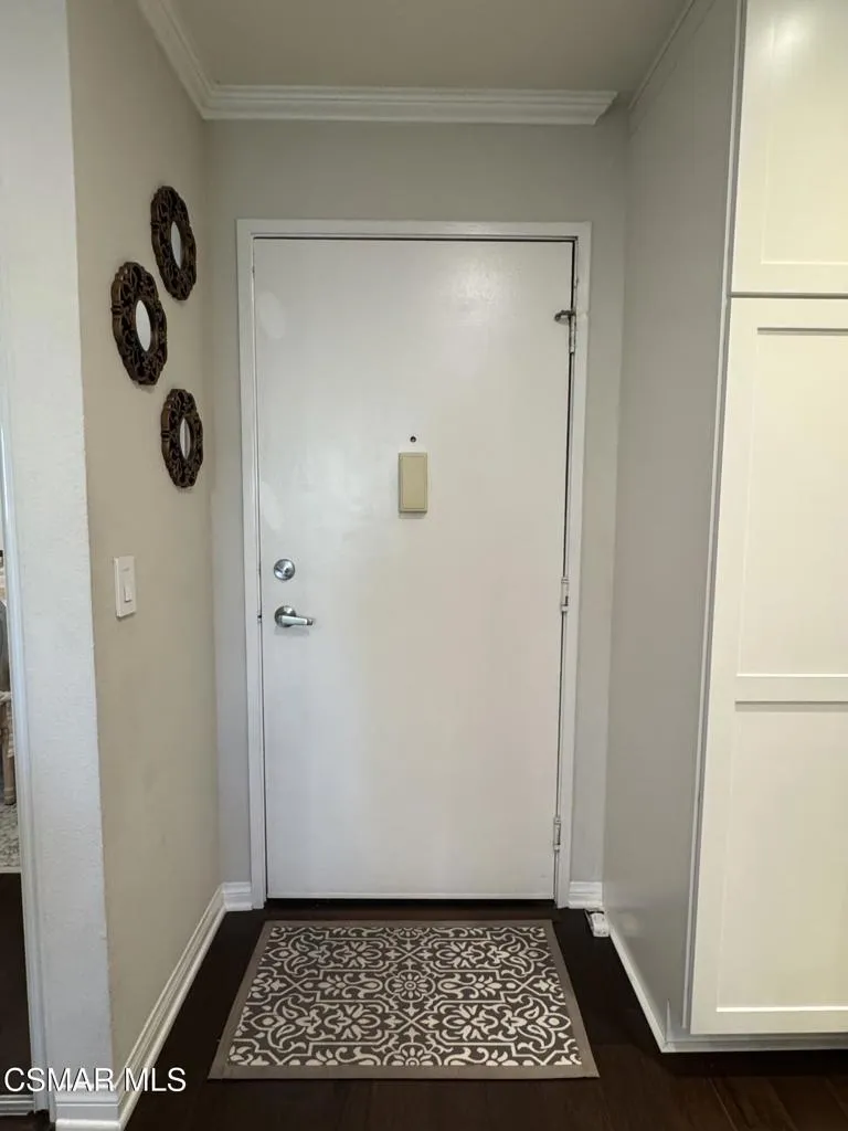 5530 Owensmouth Avenue #206 Woodland Hills, CA 91367