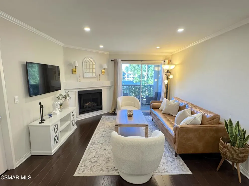 5530 Owensmouth Avenue #206 Woodland Hills, CA 91367