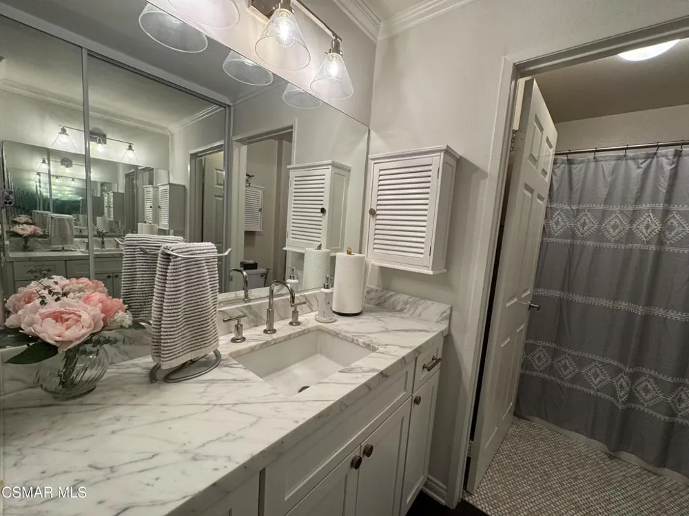 5530 Owensmouth Avenue #206 Woodland Hills, CA 91367