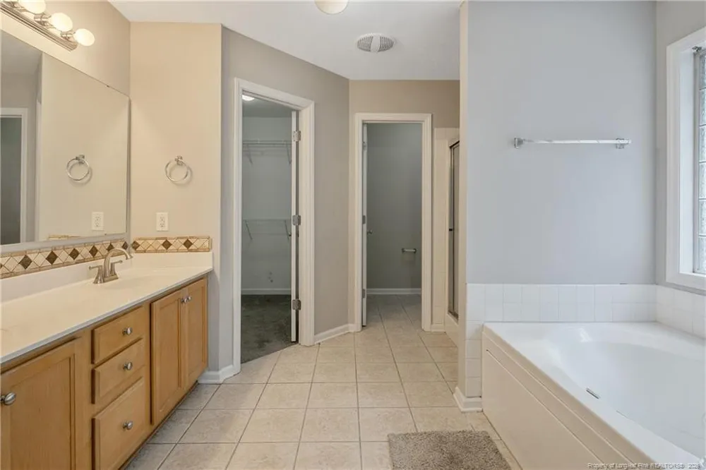 2451 Canford Lane Fayetteville, NC 28304