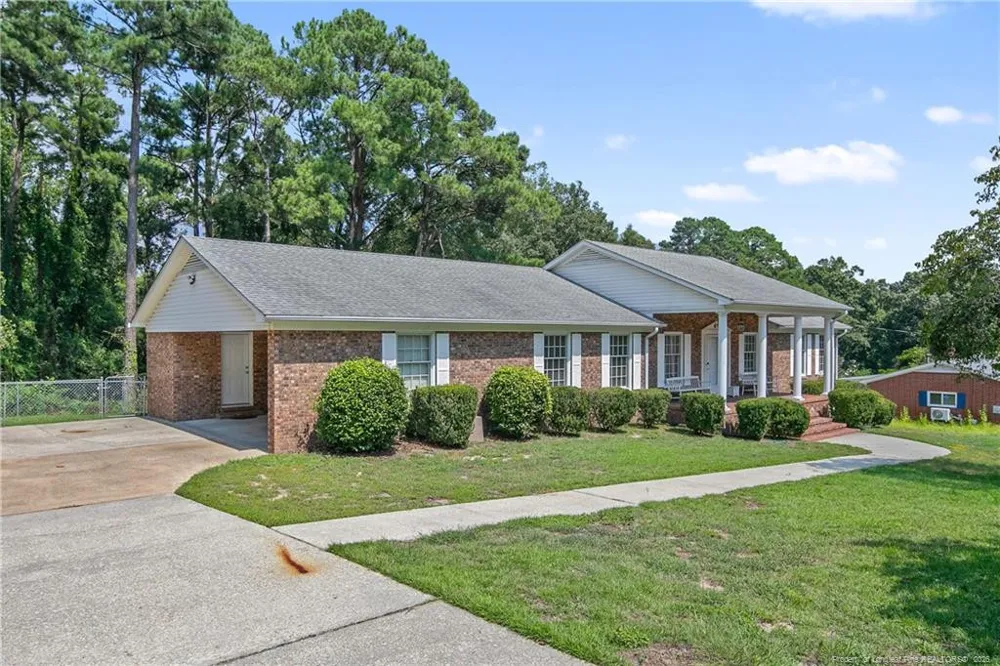 225 Vivian Drive Fayetteville, NC 28311
