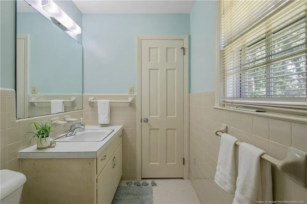 225 Vivian Drive Fayetteville, NC 28311