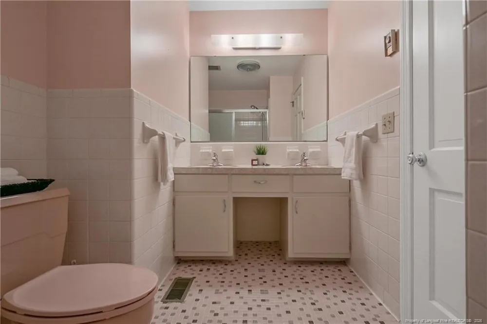 225 Vivian Drive Fayetteville, NC 28311