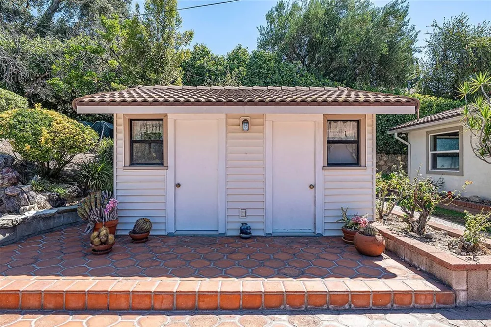 2349 Rockdell Street La Crescenta, CA 91214