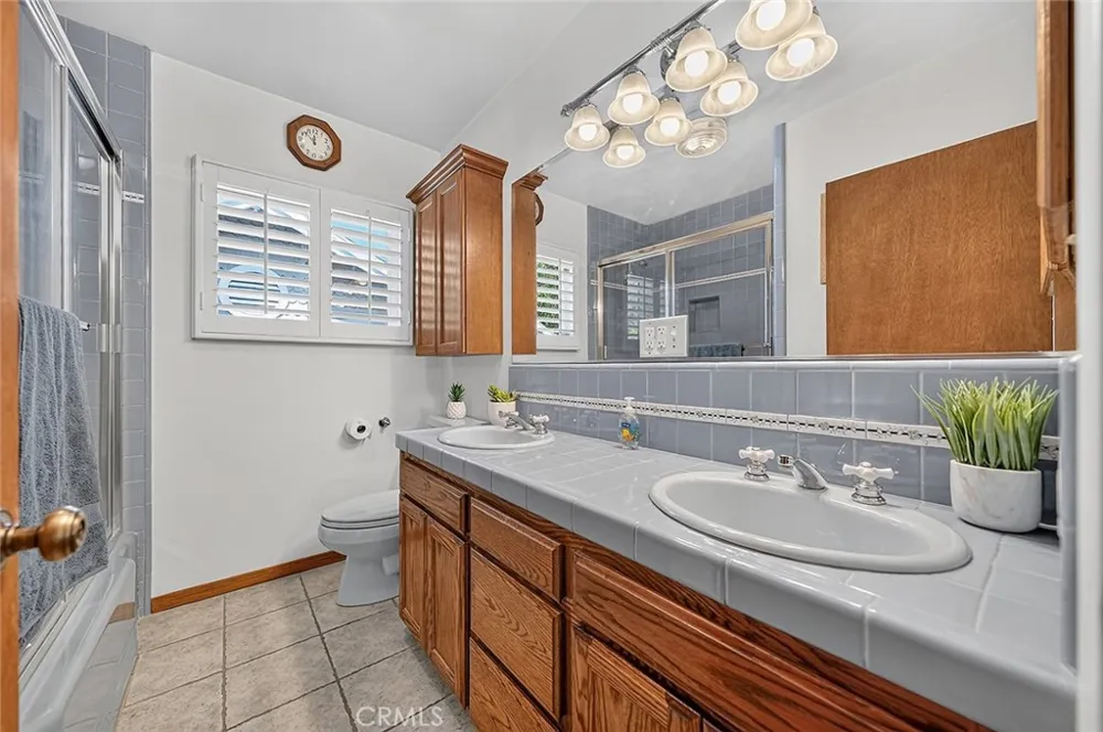 2349 Rockdell Street La Crescenta, CA 91214