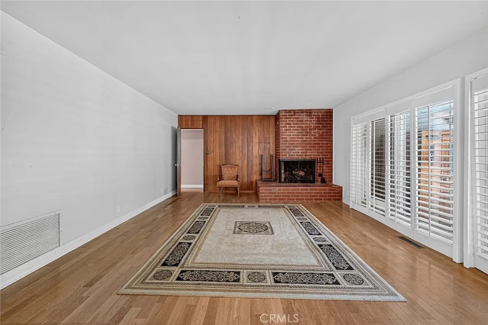2349 Rockdell Street La Crescenta, CA 91214