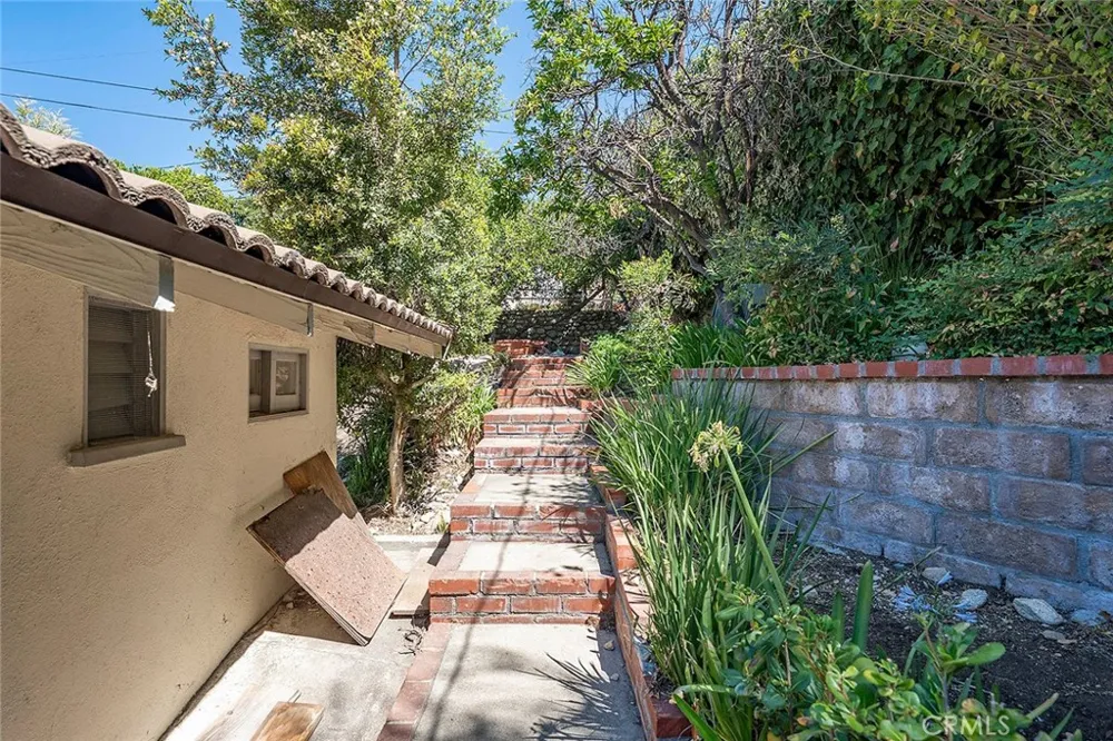2349 Rockdell Street La Crescenta, CA 91214