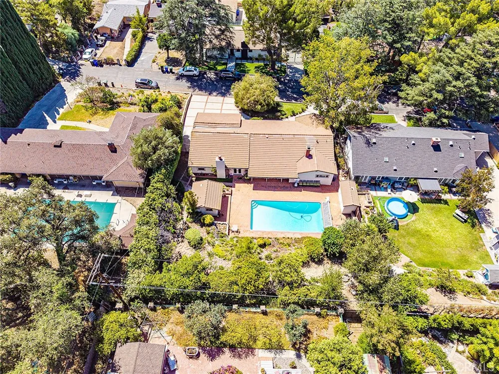 2349 Rockdell Street La Crescenta, CA 91214