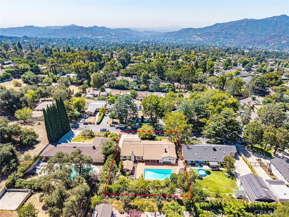 2349 Rockdell Street La Crescenta, CA 91214