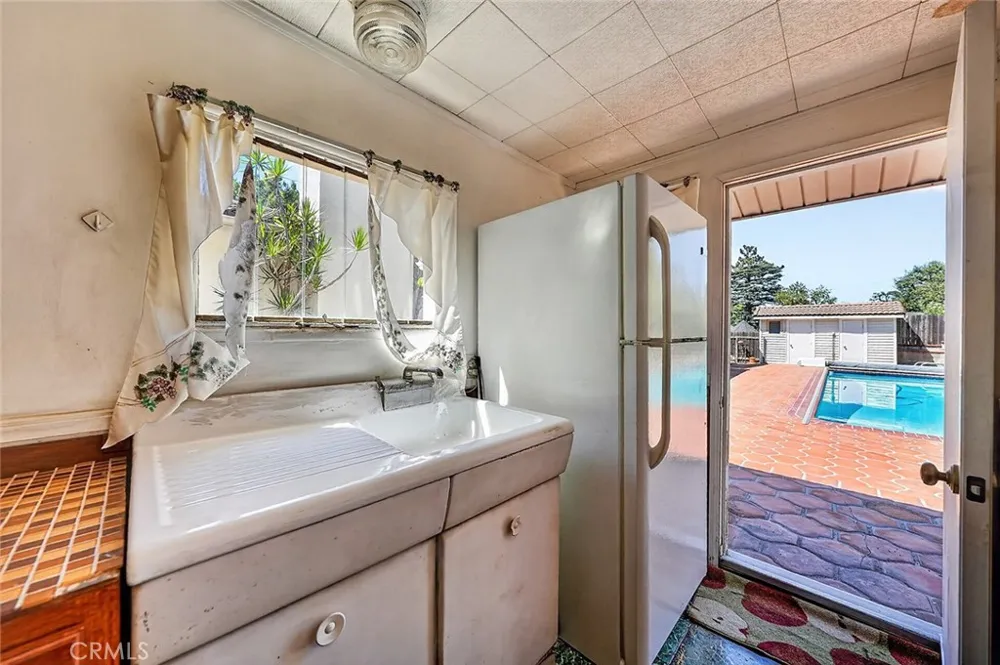 2349 Rockdell Street La Crescenta, CA 91214