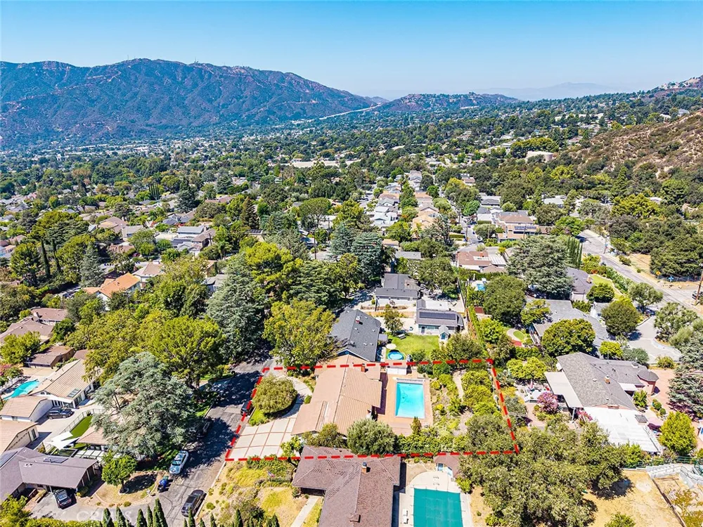 2349 Rockdell Street La Crescenta, CA 91214